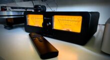 RECENZE: Fosi LC30 – Krásné VU metry s přepínačem