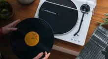Audio-Technica AT-LP70xBT potěší začínající vinylové nadšence