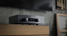 Hegel H400 je norský high-end zesilovač se streamingem