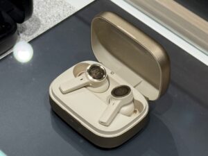 Beoplay eleven gold 1256x942x