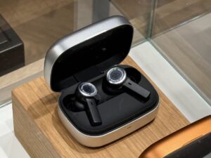 Beoplay eleven silver 1256x942x