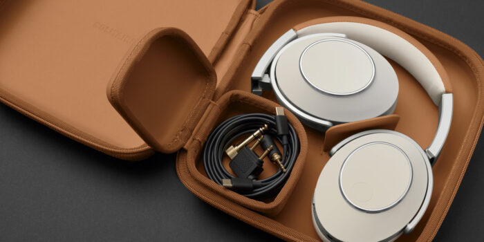 solitaire t slider solitaire t cognac case scaled 1280x640x