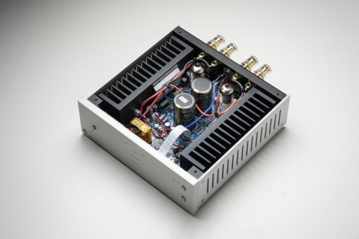 Amp Box RS2 inside 1 1350x900x