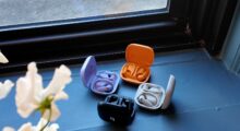 Powerbeats Pro 2 se sledováním tepu předbíhají AirPods