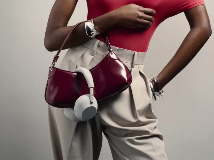 6 WH 1000XM6 silver CLOSE UP 1920x1440x