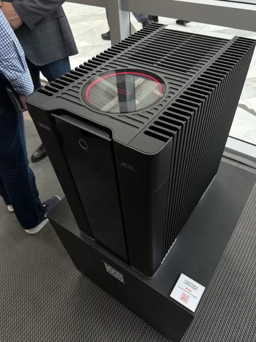 Mark Levinson 631 front 989x1319x