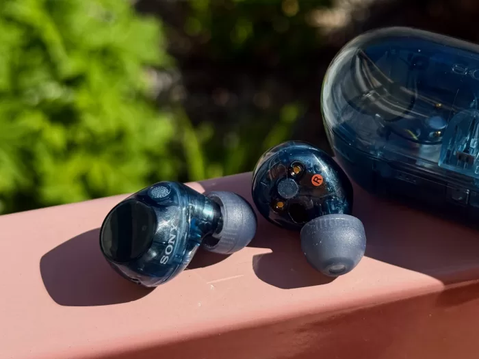 Sony 710N plugs 2070x1552x