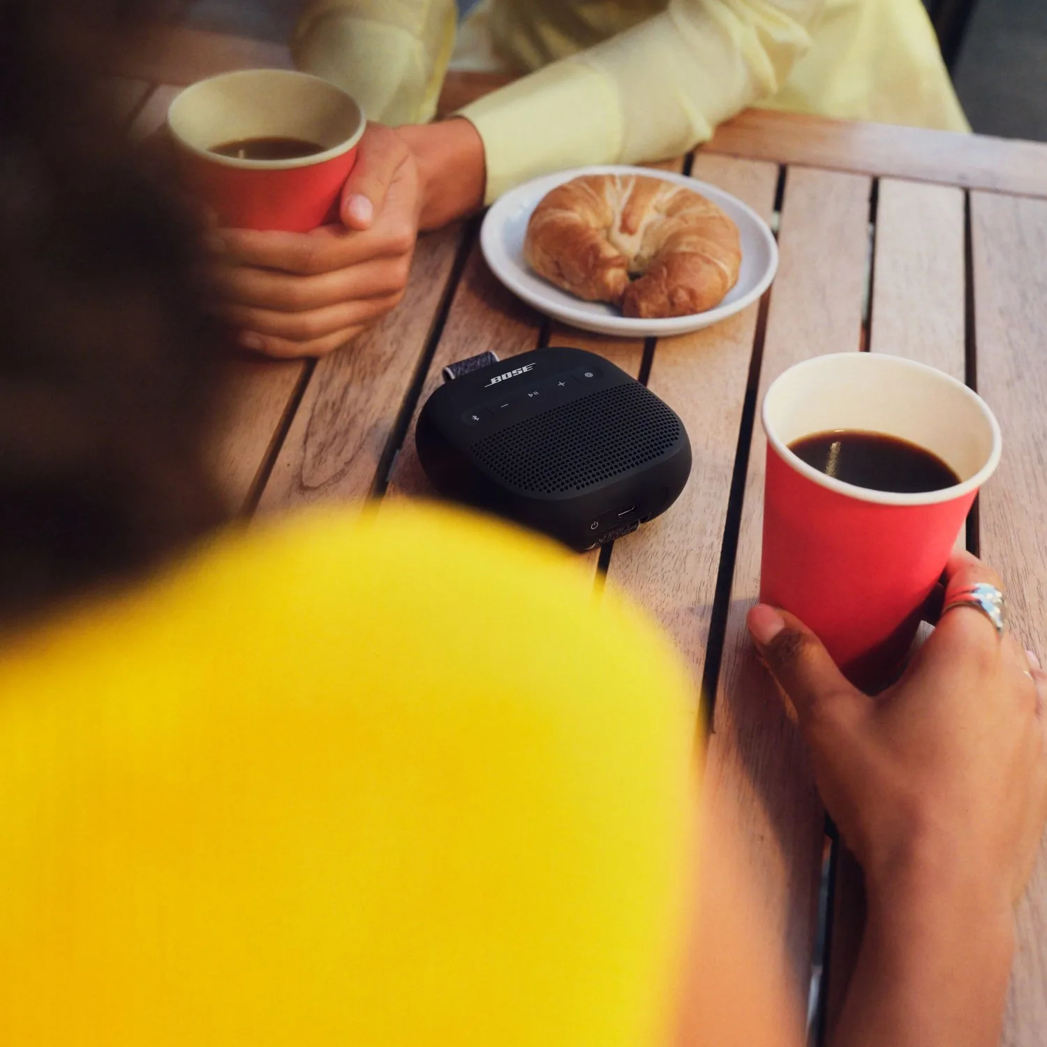 Bose SoundLink Micro Lifestyle 02 1500x1500x