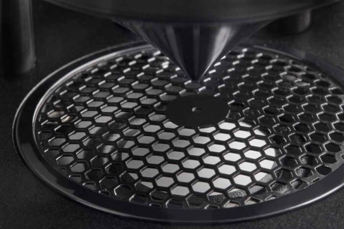 Kónický difuzor slouží k 360 stupňovému rozptylu zvuku