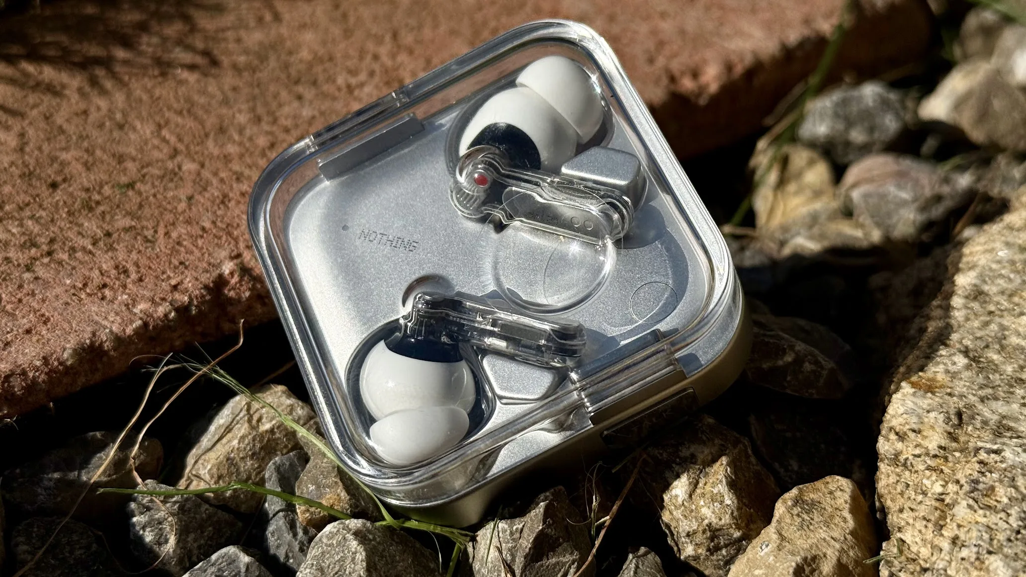 Nothing Ear(3) garden 2064x1161x