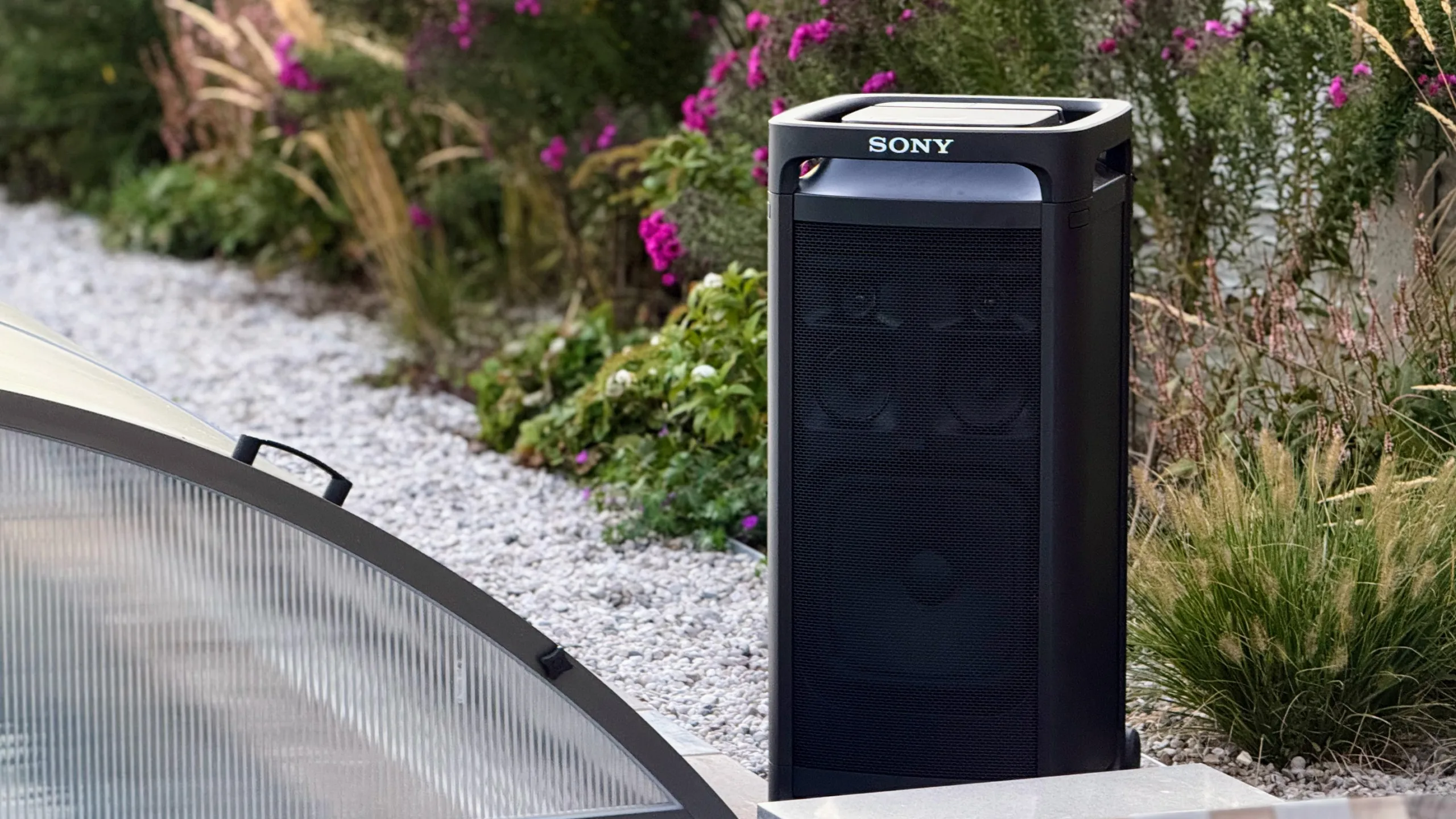 Sony ULT Tower 9 AC garden 2872x1616x