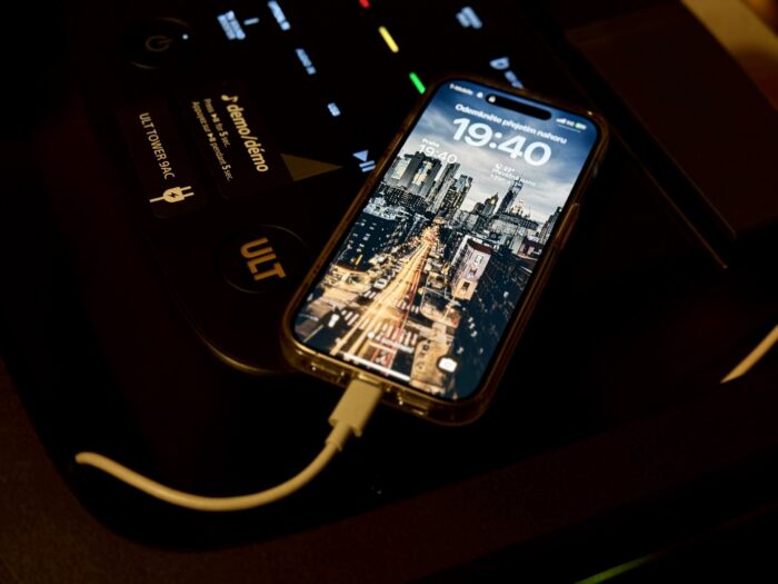 Sony ULT dobíjí telefon 2155x1616x