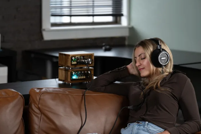 Nové náušníky přinášejí ještě větší pohodlí i při dlouhodobém poslechu.