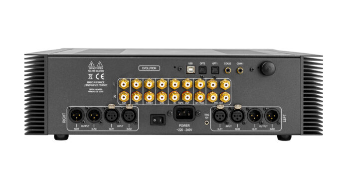 Konektorová výbava předzesilovač PR 400 Evo je nekompromisní