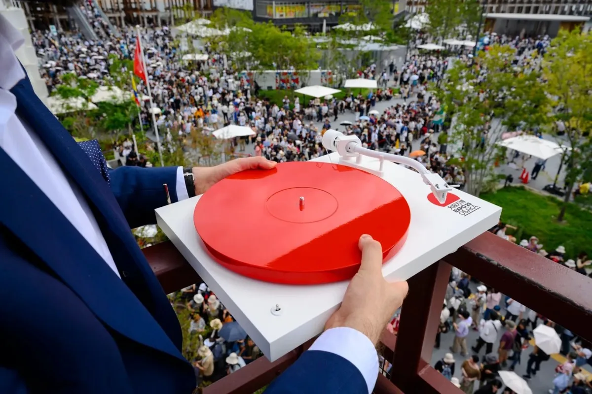 Gramofon byl představen v na Expu v Ósace