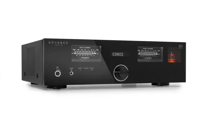 I základní model má dostatečný výkon pro běžné poslechové prostory.