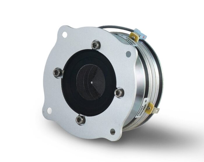 Výškový měnič D2830B má dvě membrány a bez problémů přenáší i velmi vysoká frekvence