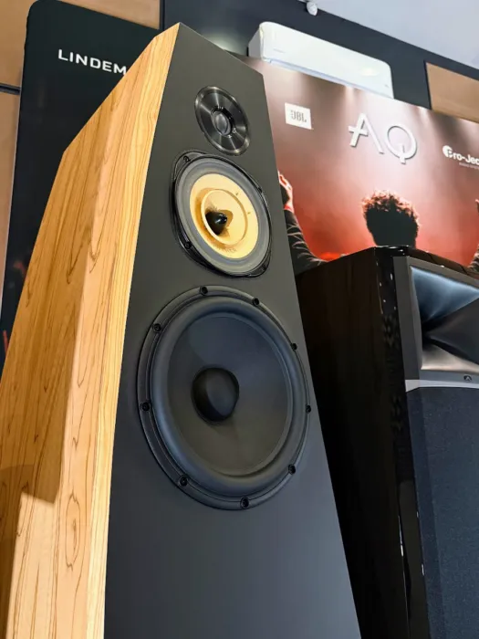 AQ Ultima Audio Video Show Praha 915x1220x