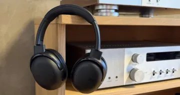  RECENZE: JBL Tour One M3 - příjemný zvuk v lehkém podání