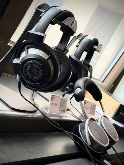 Sennheiser a Grell na Audio Video Show 2026 915x1220x