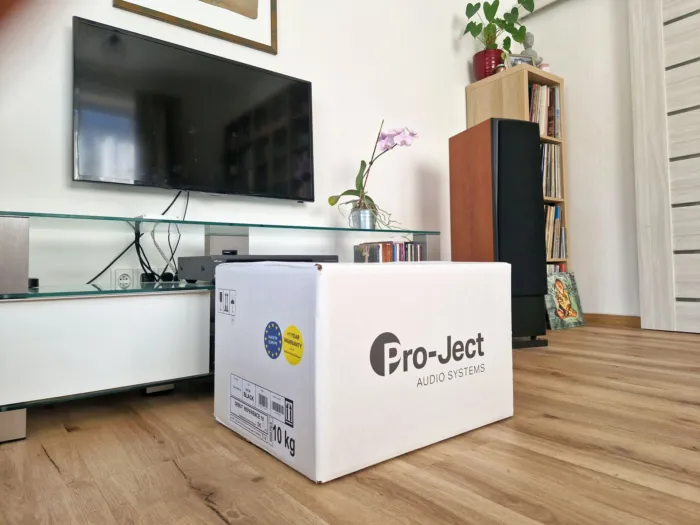 Krabice s logem Pro-Ject dorazila v bezvadné kondici
