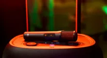 JBL EasySing Mics: karaoke mikrofony s AI chtějí proměnit PartyBox v domácí pódium