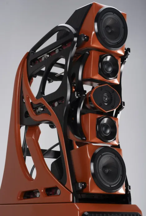 Typická otevřená ozvučnice - tady opravdu hrají jen reproduktory