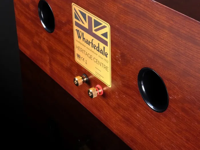 HERITAGE CENTRE Artistic Mahogany 4 1600x1200x