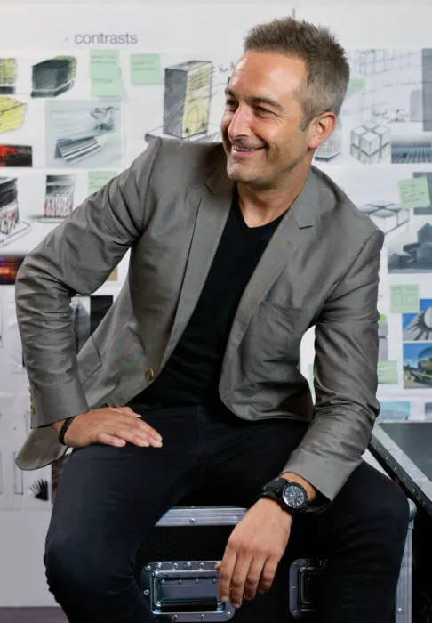 Simon Matthews Studio ISO 1422x2048x