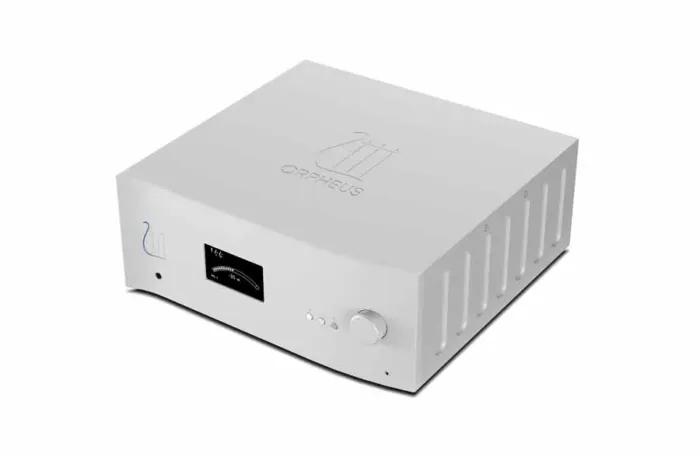 Na dohled je integrovaný zesilovač se streamovacím modulem