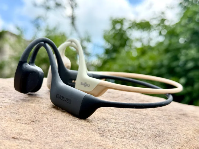 EVOLVEO BoneMax a Shokz OpenRun Pro 1672x1254x