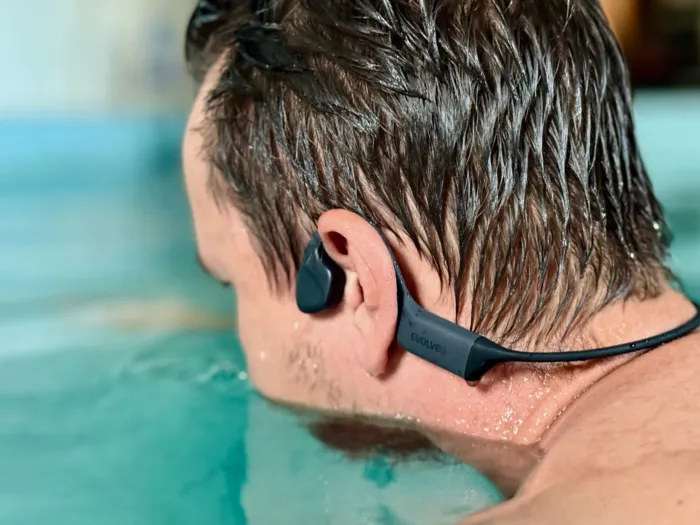 EVOLVEO BoneMax in pool 1672x1254x
