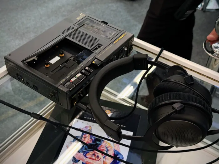 Magnetofon Marantz na stánku Revox 1627x1220x