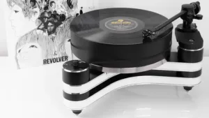 clearaudio innovation revolver turntable 900x646x