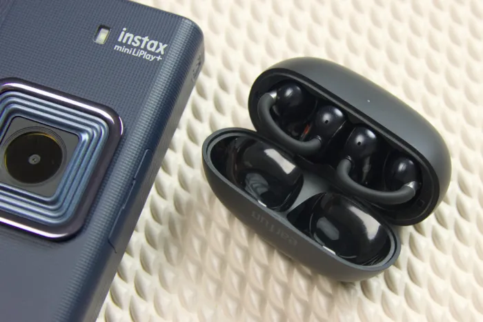 EarFun Clip case interior