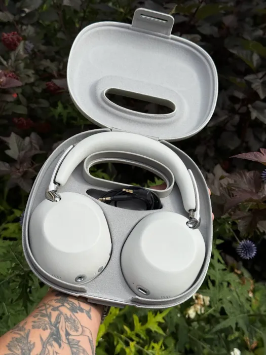 Sony WH 1000X THE COLLEXION obsah baleni 914x1219x