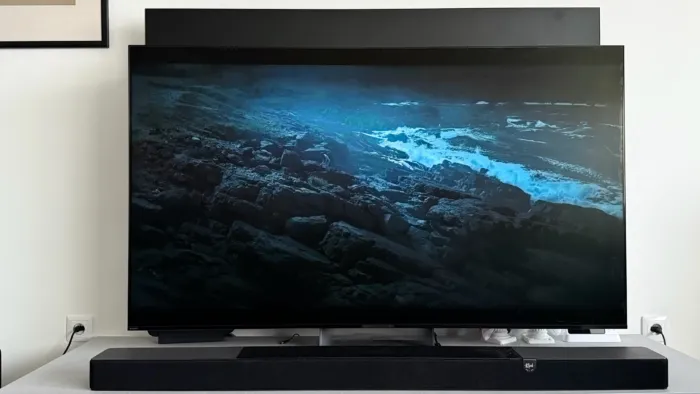 Bravia 9 II Black in the sun 2168x1219x
