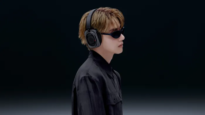 Headphone (1) Pro Black 8000x4500x
