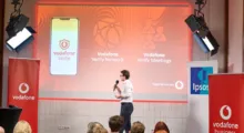 Když už nestačí věřit vlastním uším. Vodafone Verify má odhalovat AI hlas i&nbsp;deepfaky