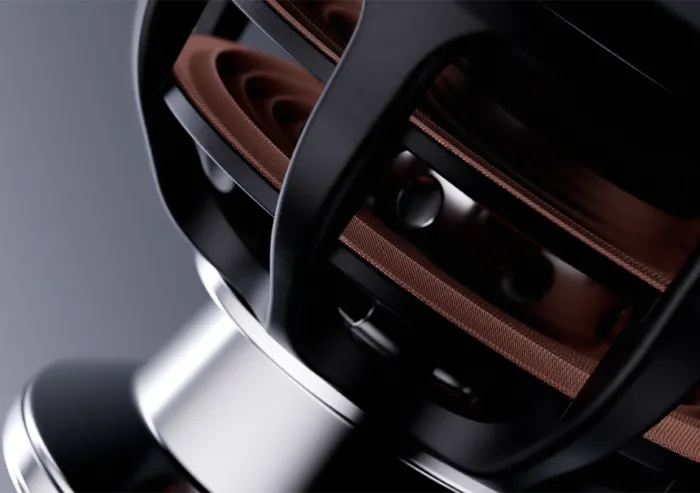 Linn-Drive-Unit_Suspension_WR-1030x725x O basy se starají dva měniče Pistonik