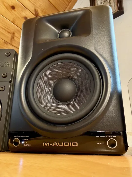 M Audio BX5BT čelní panel 914x1219x