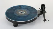 Rega Replay: minimalistický gramofon Made in UK