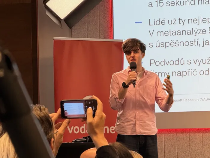 Vodafone Verifi Maty Bohacek 977x733x