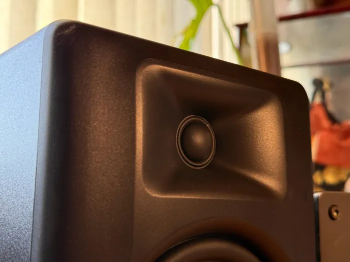 Výškový měnič M Audio BX5BT 1625x1219x