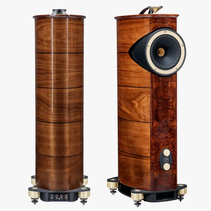 Oproti původní verzi přibyl super tweeter S&nbsp;trax